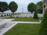 Arras Road Cemetery.jpg