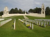 Étaples Military Cemetery 2.jpg Étaples Military Cemetery 2.jpg