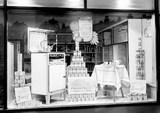 A window display promoting Heinz spaghetti at Maw's grocery shop in Hemsworth 1960-1970.jpg